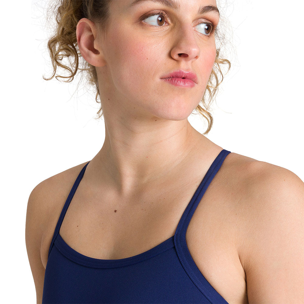 arena Womens Solid Light Drop One-Piece Swimsuit