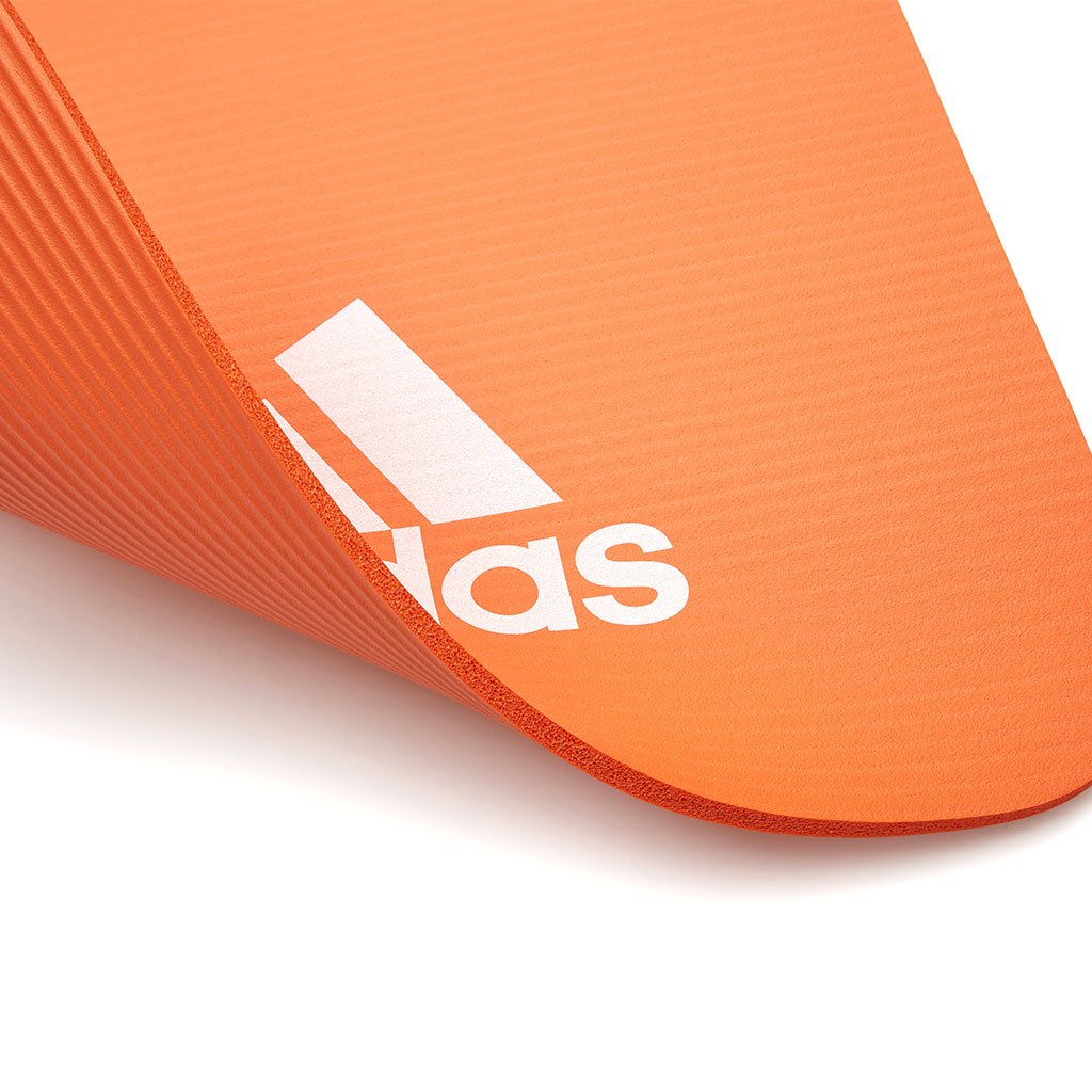 adidas 7mm fitness mat has a textured underside to ensure there is no slipping when using the mat.