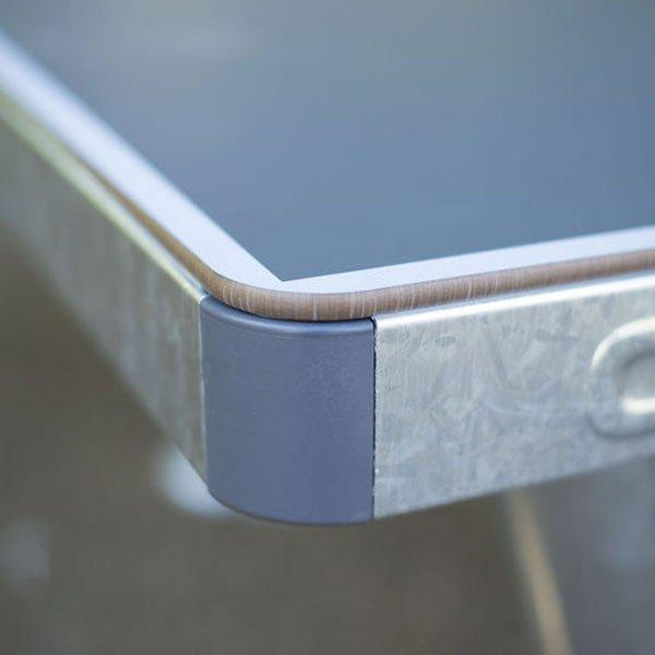 CORNILLEAU Pro Park Outdoor Table Cornilleau corner of table.