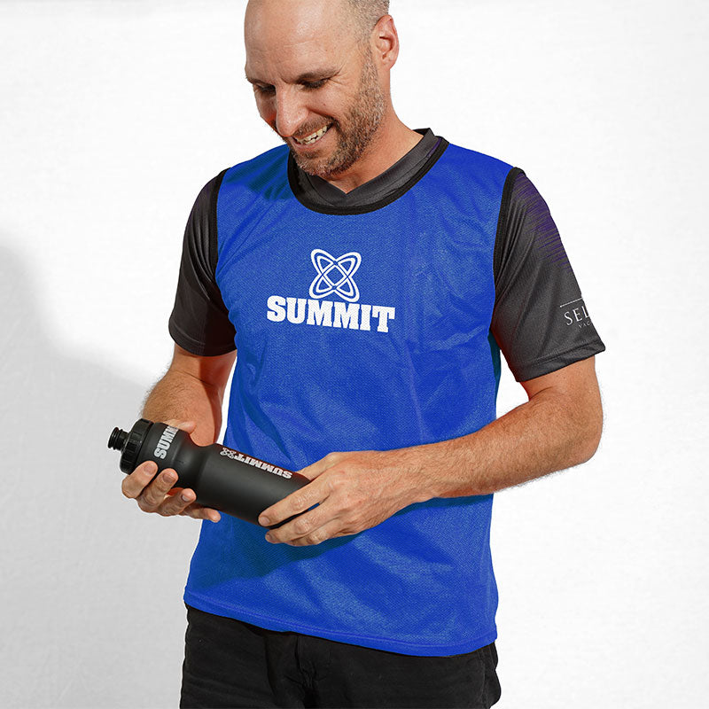 A person wearing a blue sports bib with the brand logo 'SUMMIT' on the front.