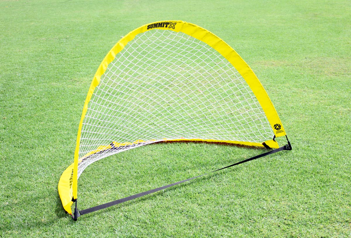 Kids pop-up single soccer goal. Approved by Football Australia, the junior portable soccer goal is a fantastic fast and easy way to get playing games. 