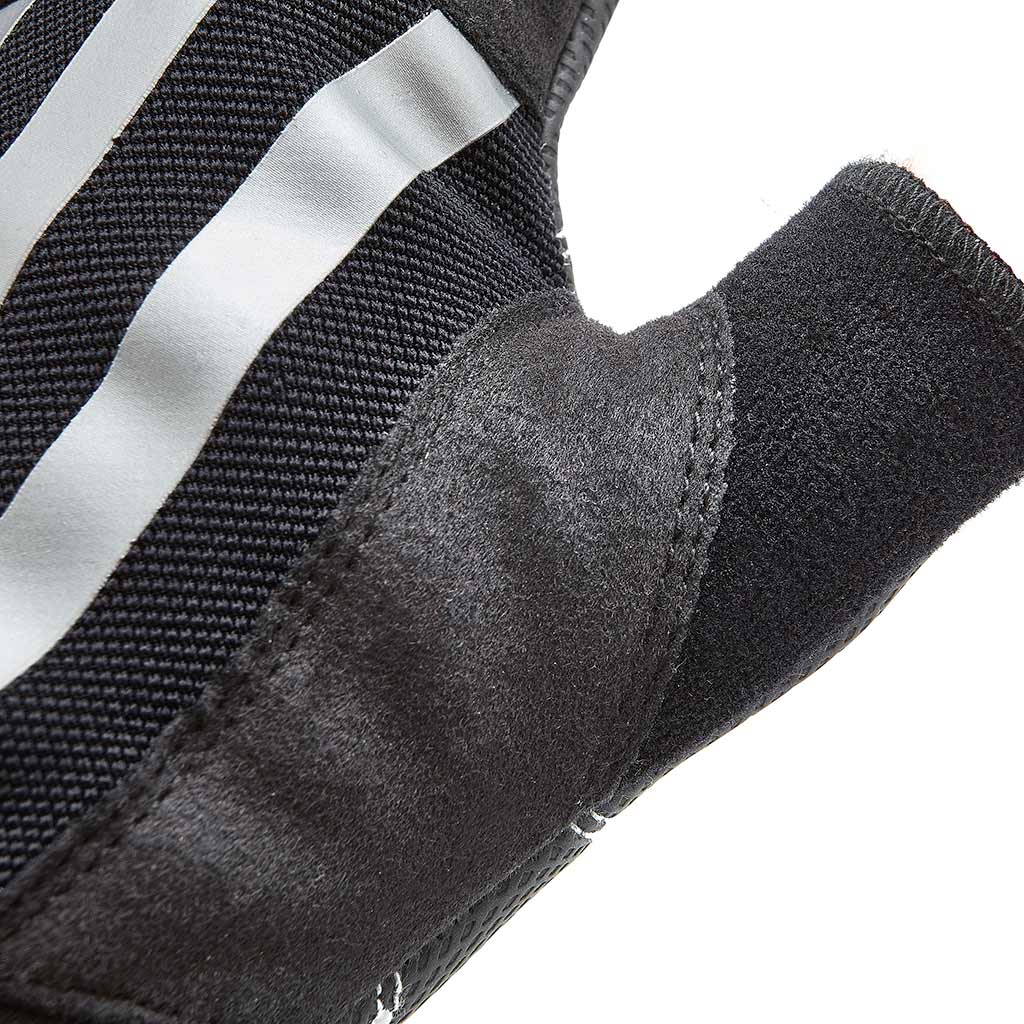 adidas elite training glove incorporates built-in ventilation and thumb towelling to reduce irritation during your workouts.